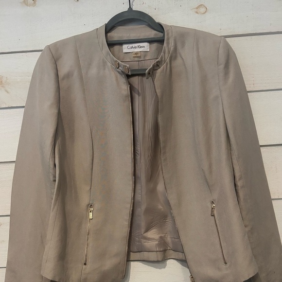 Calvin Klein Women's Beige Blazer in size 8. Great condition! - Picture 2 of 10